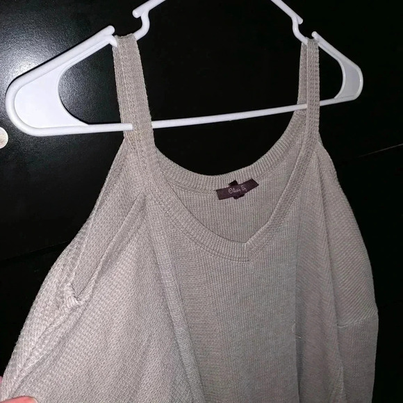 Long Sleeve Shoulder Cut Out Top - Picture 2 of 5